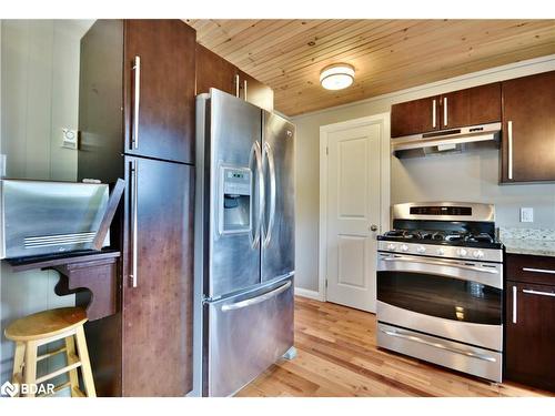 98 Lakeshore Road W, Oro-Medonte, ON - Indoor Photo Showing Kitchen