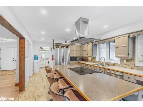 17 Woodland Crescent, Oro-Medonte, ON - Indoor Photo Showing Kitchen With Double Sink