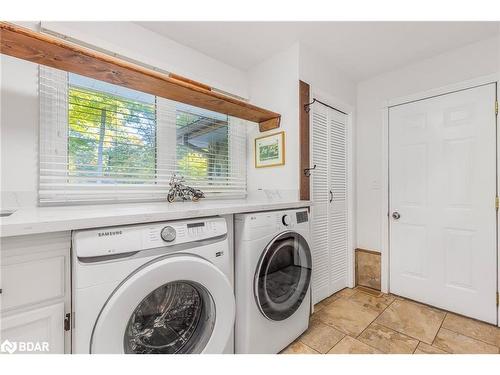 17 Woodland Crescent, Oro-Medonte, ON - Indoor Photo Showing Laundry Room