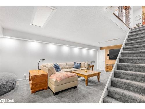 17 Woodland Crescent, Oro-Medonte, ON - Indoor Photo Showing Other Room