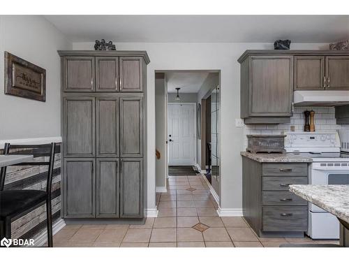 114 Chieftain Crescent, Barrie, ON - Indoor Photo Showing Kitchen