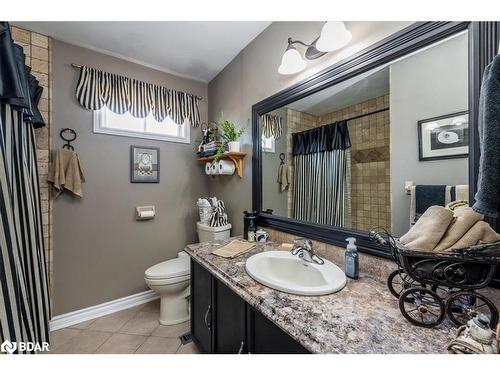 114 Chieftain Crescent, Barrie, ON - Indoor Photo Showing Bathroom