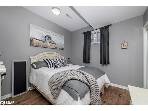 114 Chieftain Crescent, Barrie, ON - Indoor Photo Showing Bedroom