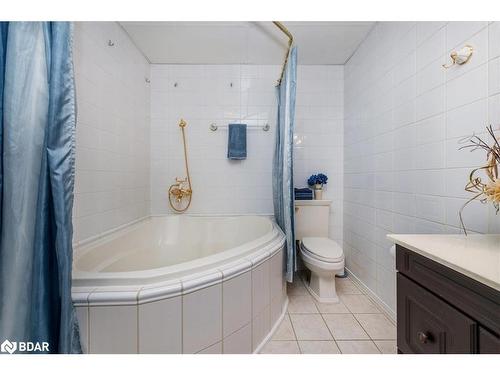 114 Chieftain Crescent, Barrie, ON - Indoor Photo Showing Bathroom