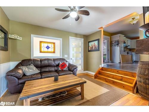 14308 County 27 Road, Springwater, ON - Indoor Photo Showing Living Room