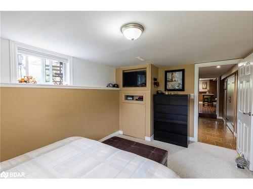 14308 County 27 Road, Springwater, ON - Indoor Photo Showing Bedroom