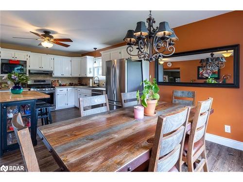 14308 County 27 Road, Springwater, ON - Indoor Photo Showing Dining Room