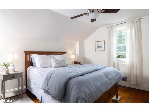 995239 Mono Adjala Townline, Adjala-Tosorontio, ON - Indoor Photo Showing Bedroom