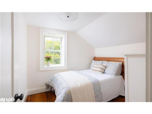 995239 Mono Adjala Townline, Adjala-Tosorontio, ON - Indoor Photo Showing Bedroom