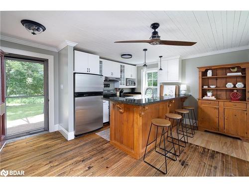 995239 Mono Adjala Townline, Adjala-Tosorontio, ON - Indoor Photo Showing Kitchen