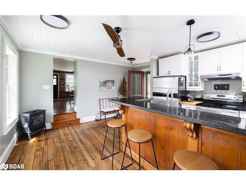 995239 Mono Adjala Townline, Adjala-Tosorontio, ON - Indoor Photo Showing Kitchen