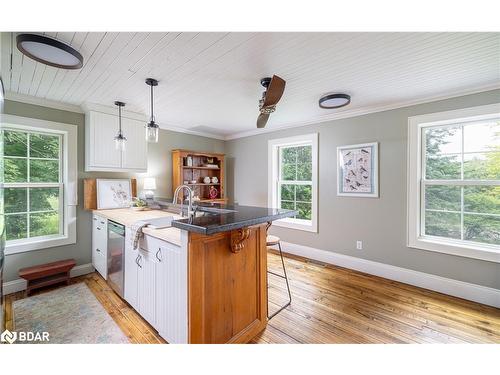 995239 Mono Adjala Townline, Adjala-Tosorontio, ON - Indoor Photo Showing Kitchen