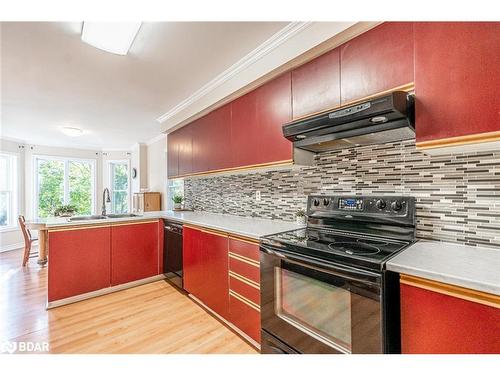 12 Moore Place, Barrie, ON - Indoor Photo Showing Kitchen