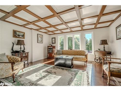 12 Moore Place, Barrie, ON - Indoor Photo Showing Living Room