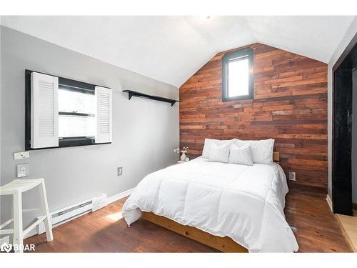 11 Kohl Street, Collingwood, ON - Indoor Photo Showing Bedroom