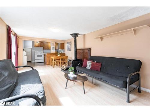 11 Kohl Street, Collingwood, ON - Indoor Photo Showing Living Room