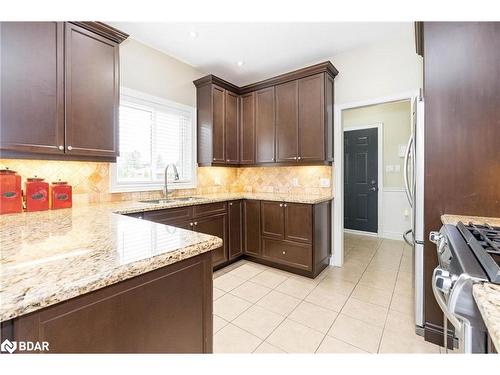 1962 Elana Drive, Severn, ON - Indoor Photo Showing Kitchen With Upgraded Kitchen