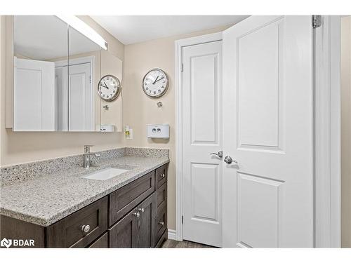 3-15 Meadow Lane, Barrie, ON - Indoor Photo Showing Bathroom