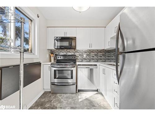 3-15 Meadow Lane, Barrie, ON - Indoor Photo Showing Kitchen With Stainless Steel Kitchen With Upgraded Kitchen