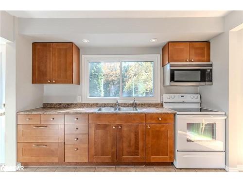 605 Big Bay Point Road, Barrie, ON - Indoor Photo Showing Kitchen With Double Sink