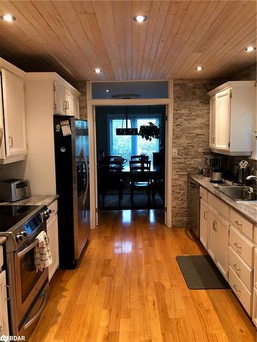 2-1711 South Porcupine Avenue, Innisfil, ON - Indoor Photo Showing Kitchen