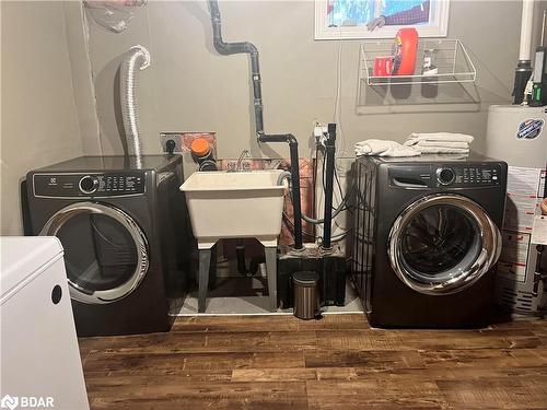 2-1711 South Porcupine Avenue, Innisfil, ON - Indoor Photo Showing Laundry Room