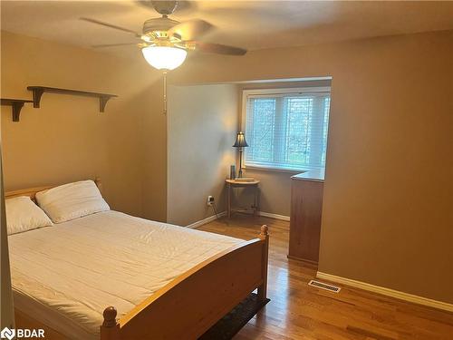 1-1711 South Porcupine Avenue, Innisfil, ON - Indoor Photo Showing Bedroom