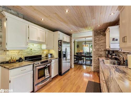 1-1711 South Porcupine Avenue, Innisfil, ON - Indoor Photo Showing Kitchen