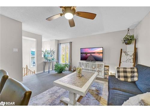 109 Athabaska Road, Barrie, ON - Indoor Photo Showing Living Room