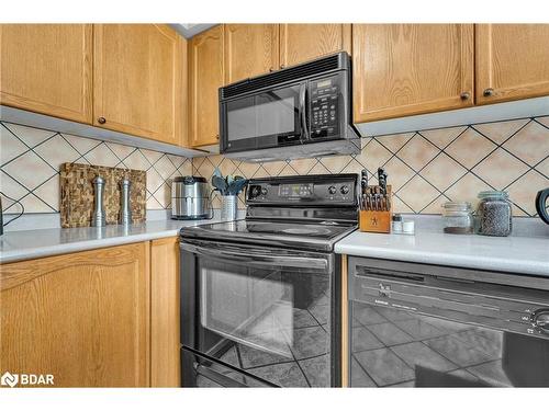 109 Athabaska Road, Barrie, ON - Indoor Photo Showing Kitchen