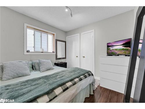 109 Athabaska Road, Barrie, ON - Indoor Photo Showing Bedroom