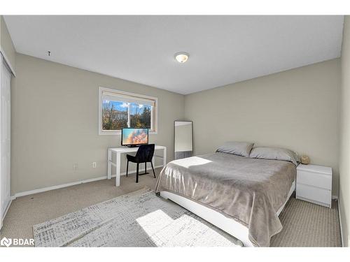 109 Athabaska Road, Barrie, ON - Indoor Photo Showing Bedroom