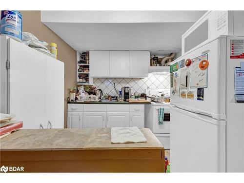 109 Athabaska Road, Barrie, ON - Indoor Photo Showing Kitchen