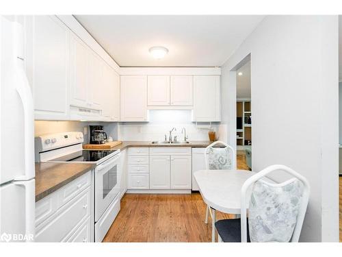 79-28 Donald Street, Barrie, ON - Indoor Photo Showing Kitchen With Double Sink