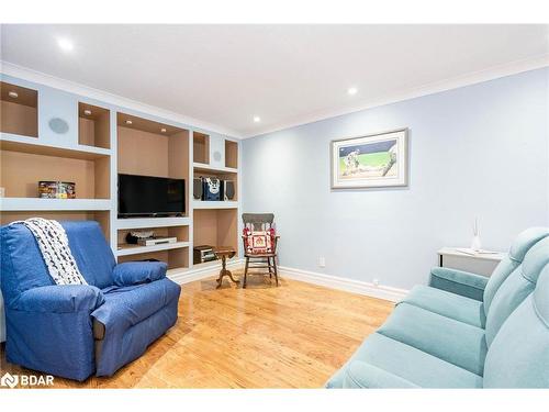 79-28 Donald Street, Barrie, ON - Indoor Photo Showing Living Room