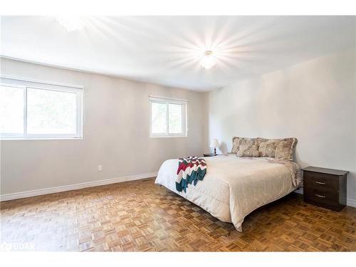 79-28 Donald Street, Barrie, ON - Indoor Photo Showing Bedroom