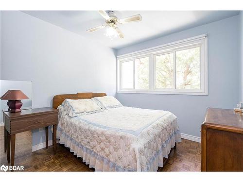 79-28 Donald Street, Barrie, ON - Indoor Photo Showing Bedroom