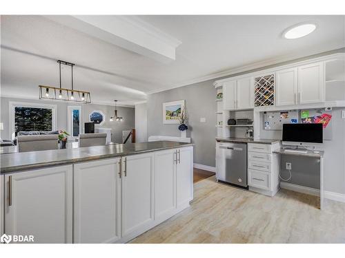 934 Corner Avenue, Innisfil, ON - Indoor Photo Showing Kitchen