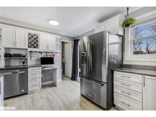 934 Corner Avenue, Innisfil, ON - Indoor Photo Showing Kitchen