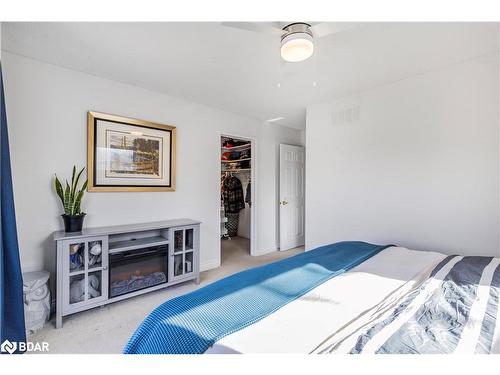 934 Corner Avenue, Innisfil, ON - Indoor Photo Showing Bedroom