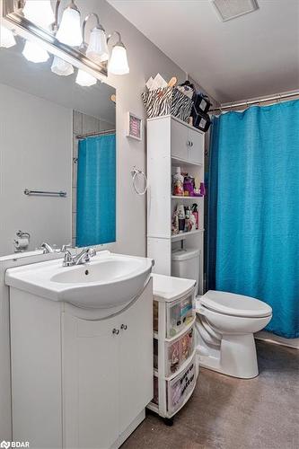 39 Laurie Crescent, Barrie, ON - Indoor Photo Showing Bathroom