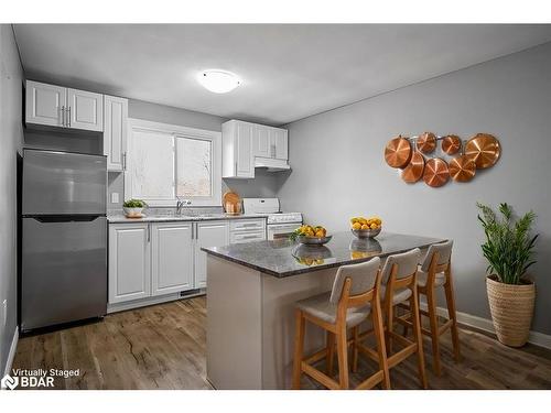 39 Laurie Crescent, Barrie, ON - Indoor Photo Showing Kitchen