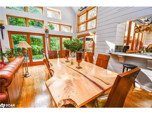 17 Highland Drive, Oro-Medonte, ON - Indoor Photo Showing Dining Room