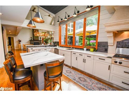 17 Highland Drive, Oro-Medonte, ON - Indoor Photo Showing Kitchen