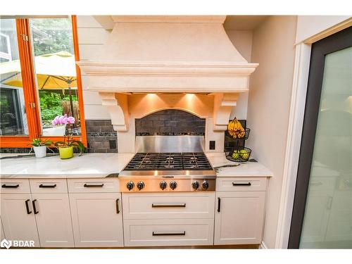 17 Highland Drive, Oro-Medonte, ON - Indoor Photo Showing Kitchen