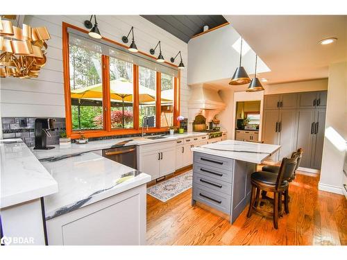 17 Highland Drive, Oro-Medonte, ON - Indoor Photo Showing Kitchen