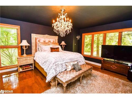 17 Highland Drive, Oro-Medonte, ON - Indoor Photo Showing Bedroom