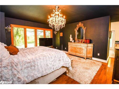 17 Highland Drive, Oro-Medonte, ON - Indoor Photo Showing Bedroom