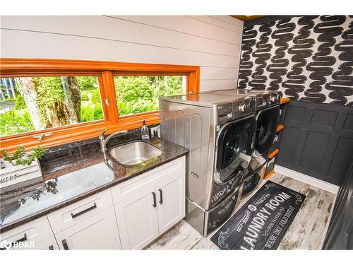 17 Highland Drive, Oro-Medonte, ON - Indoor Photo Showing Laundry Room