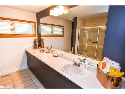 17 Highland Drive, Oro-Medonte, ON - Indoor Photo Showing Bathroom